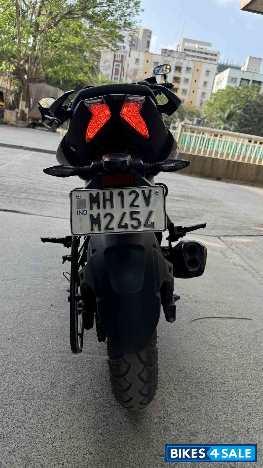 Brooklyn Black Bajaj Pulsar N250 Dual Channel ABS