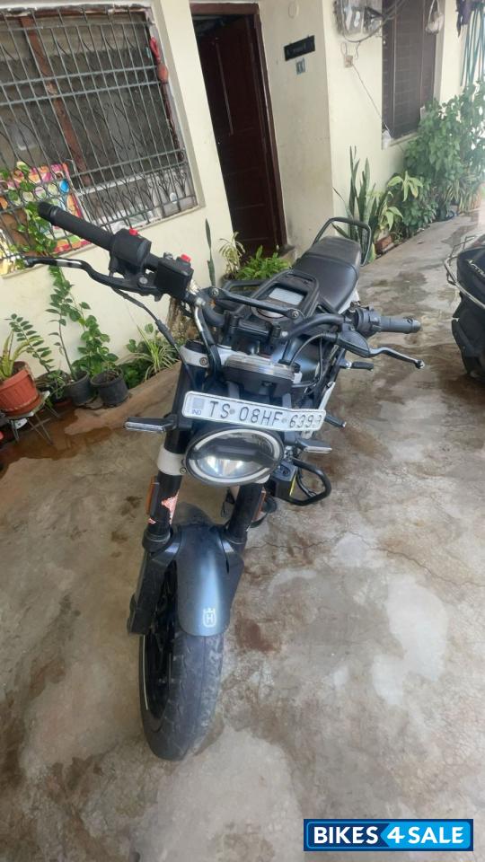 Husqvarna Svartpilen 250