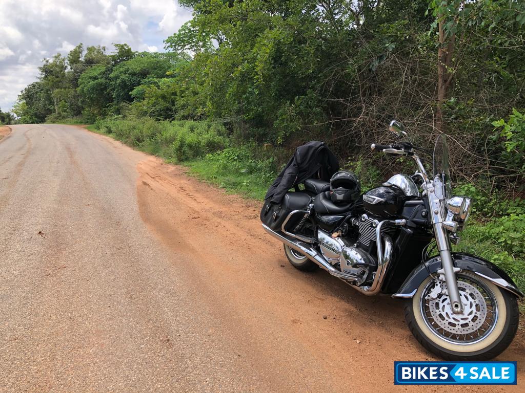 Black Triumph Thunderbird LT