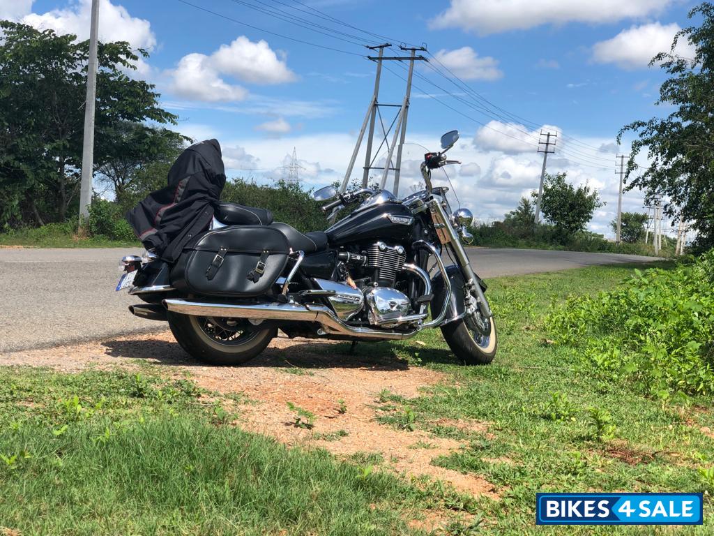 Black Triumph Thunderbird LT