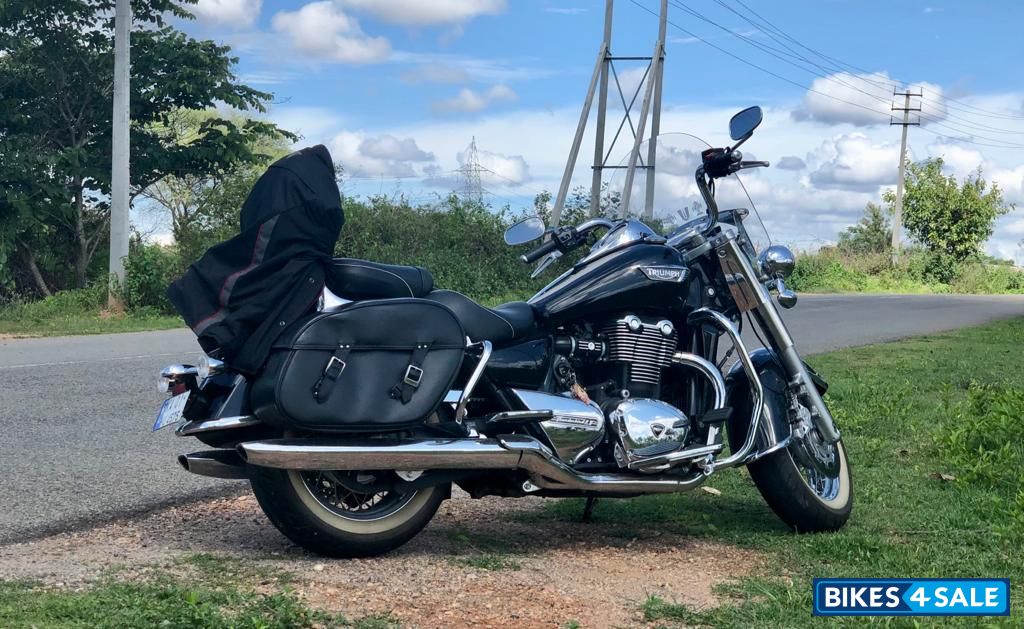 Black Triumph Thunderbird LT