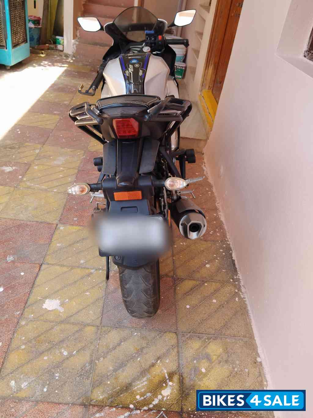 Silver Yamaha R15 V4