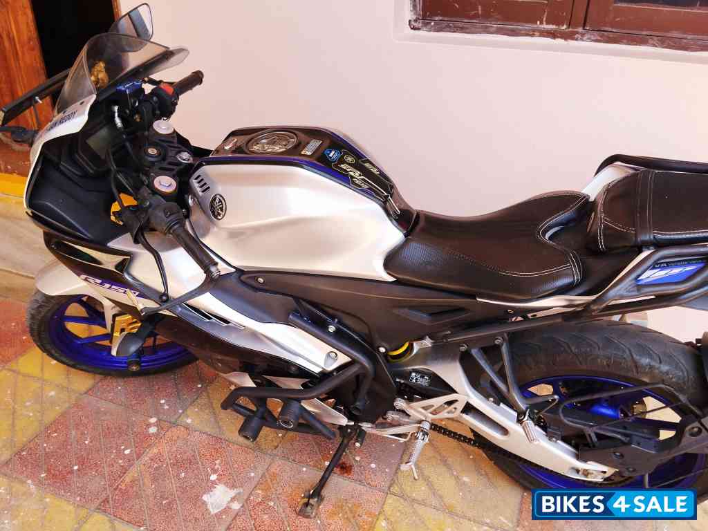 Silver Yamaha R15 V4