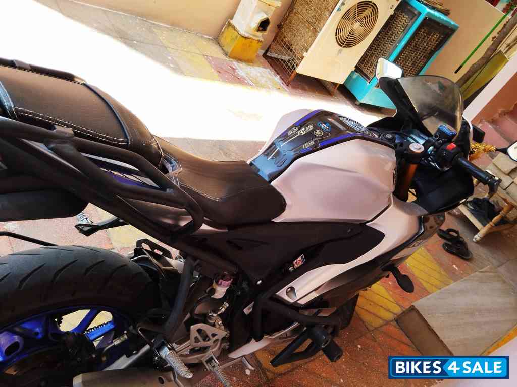 Silver Yamaha R15 V4