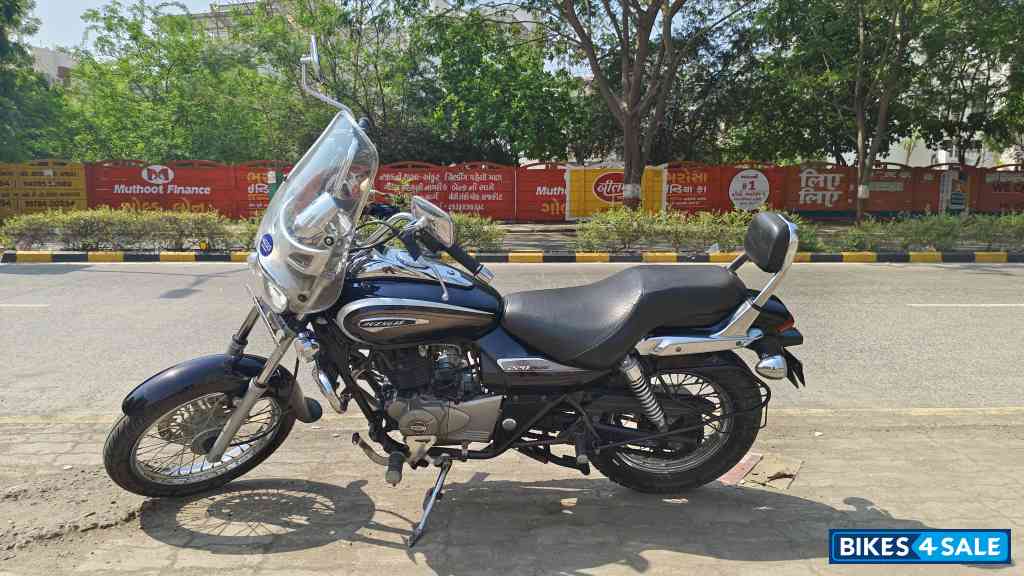 Auburn Black Bajaj Avenger Cruise 220
