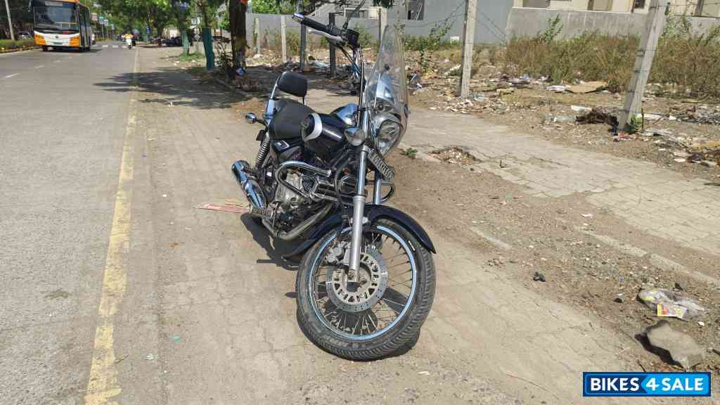 Auburn Black Bajaj Avenger Cruise 220