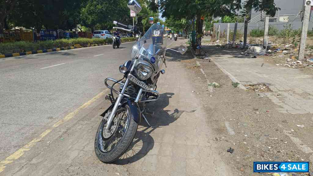 Auburn Black Bajaj Avenger Cruise 220