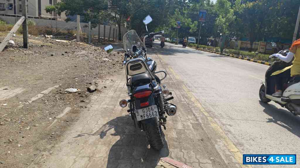 Auburn Black Bajaj Avenger Cruise 220
