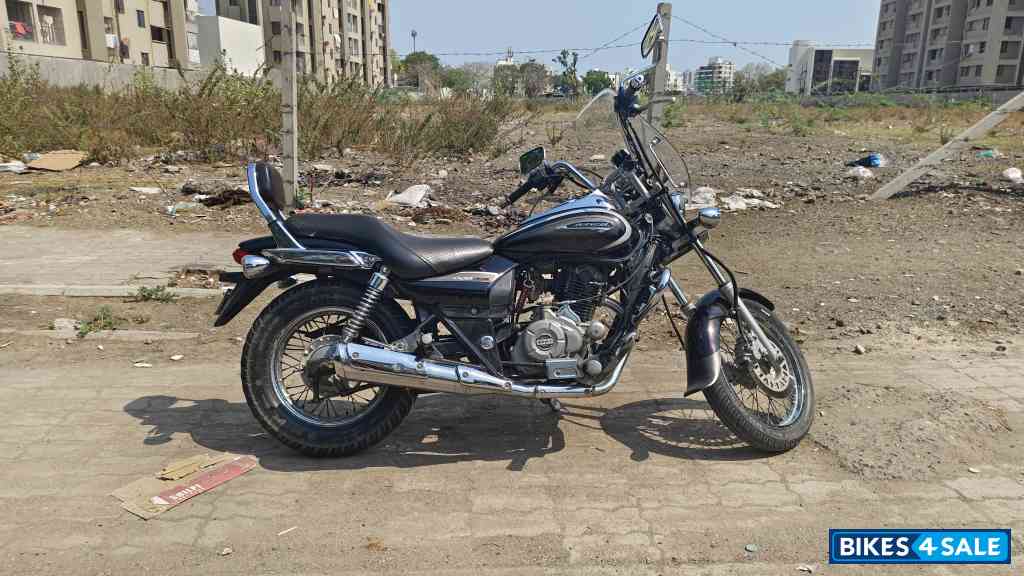 Auburn Black Bajaj Avenger Cruise 220