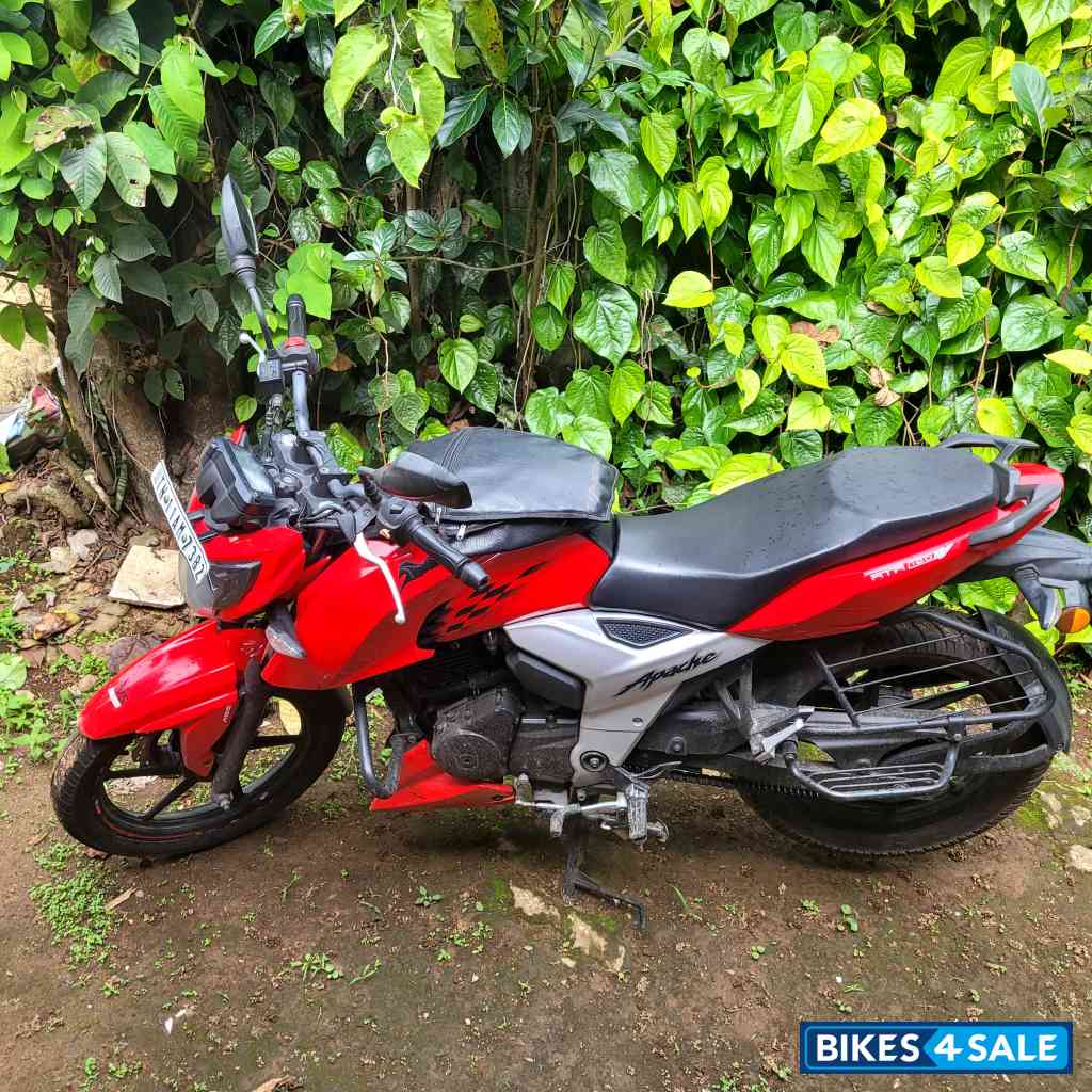 Red TVS Apache RTR 160 4V