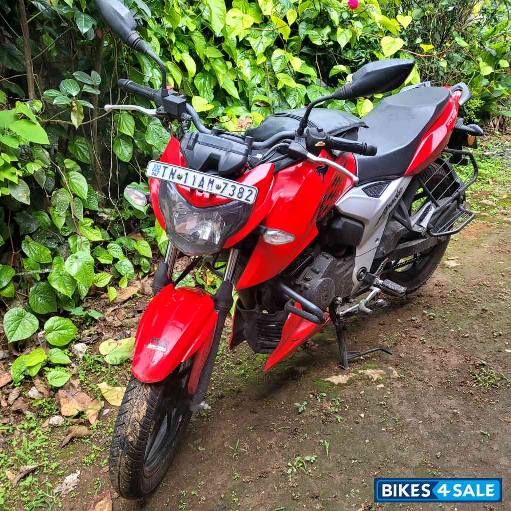 Red TVS Apache RTR 160 4V