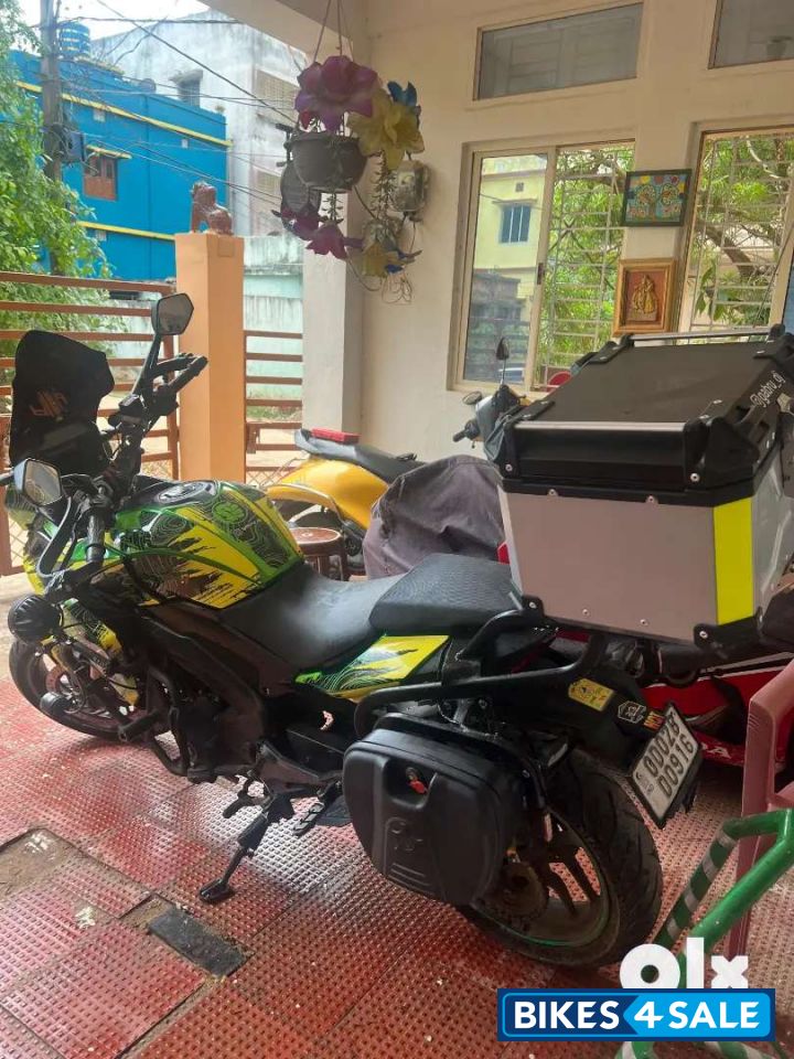 Savana Green Bajaj Dominar 400 ABS BS6