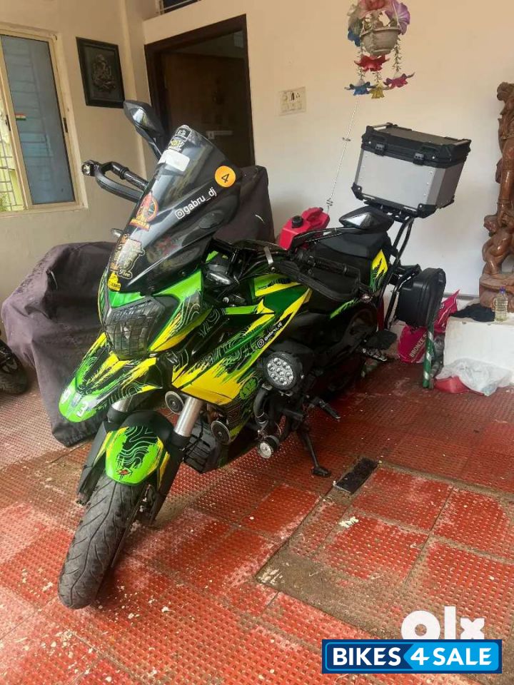 Savana Green Bajaj Dominar 400 ABS BS6