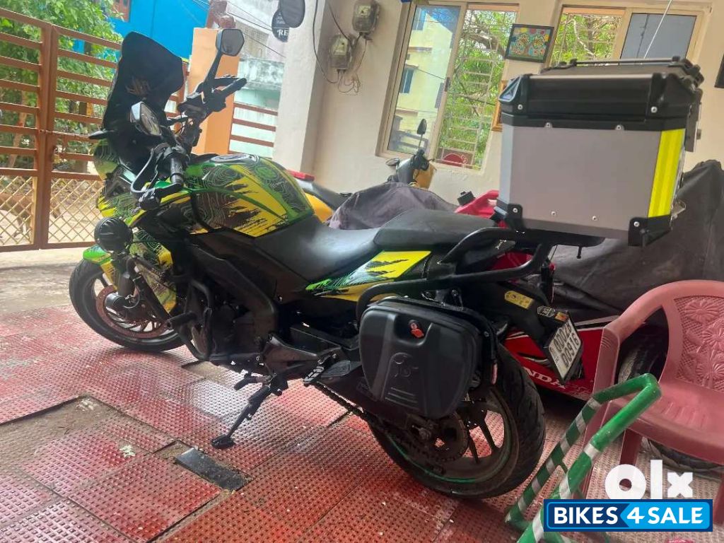 Savana Green Bajaj Dominar 400 ABS BS6