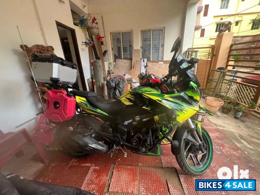 Savana Green Bajaj Dominar 400 ABS BS6