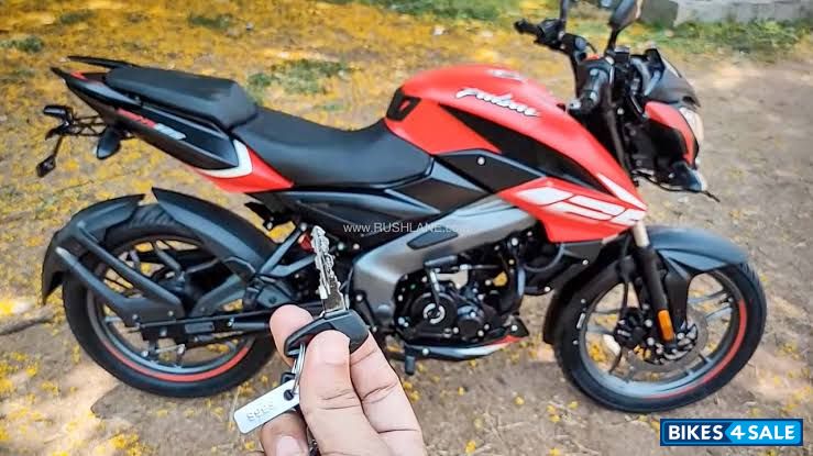 Orange Bajaj Pulsar NS 125