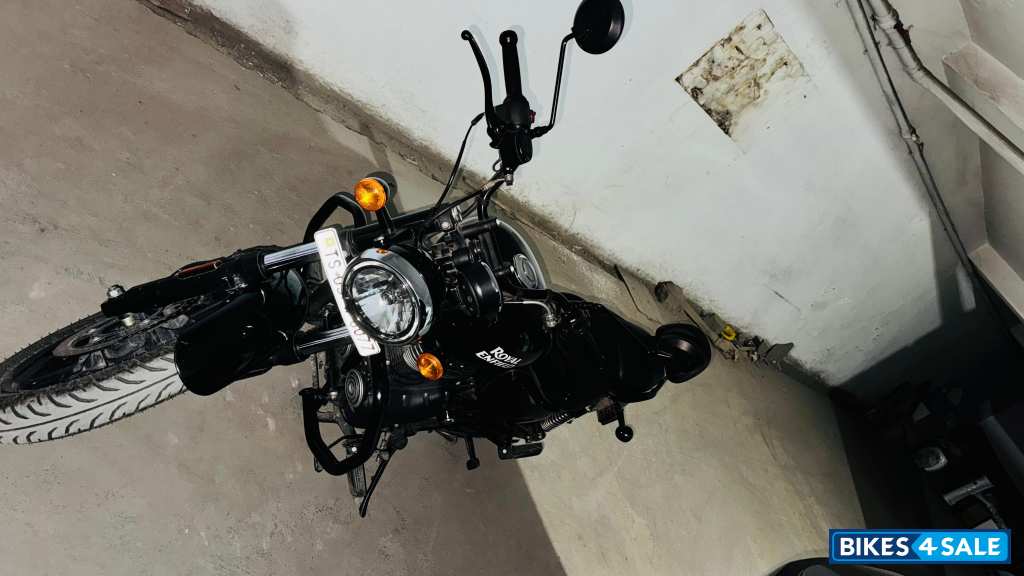 Custom Black Royal Enfield 2022 Meteor 350