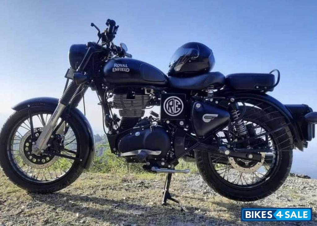 Black Royal Enfield Classic 500