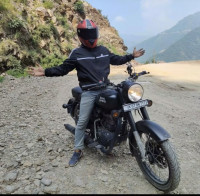 Black Royal Enfield Classic 500