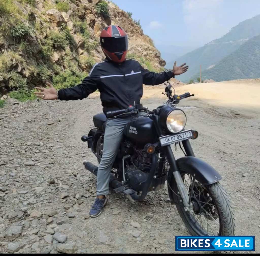 Black Royal Enfield Classic 500