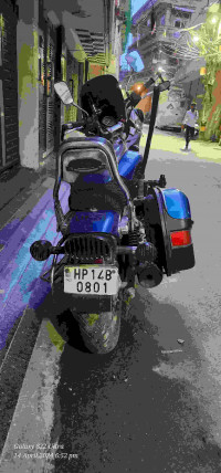 Blue Bajaj Avenger 220 DTS-i