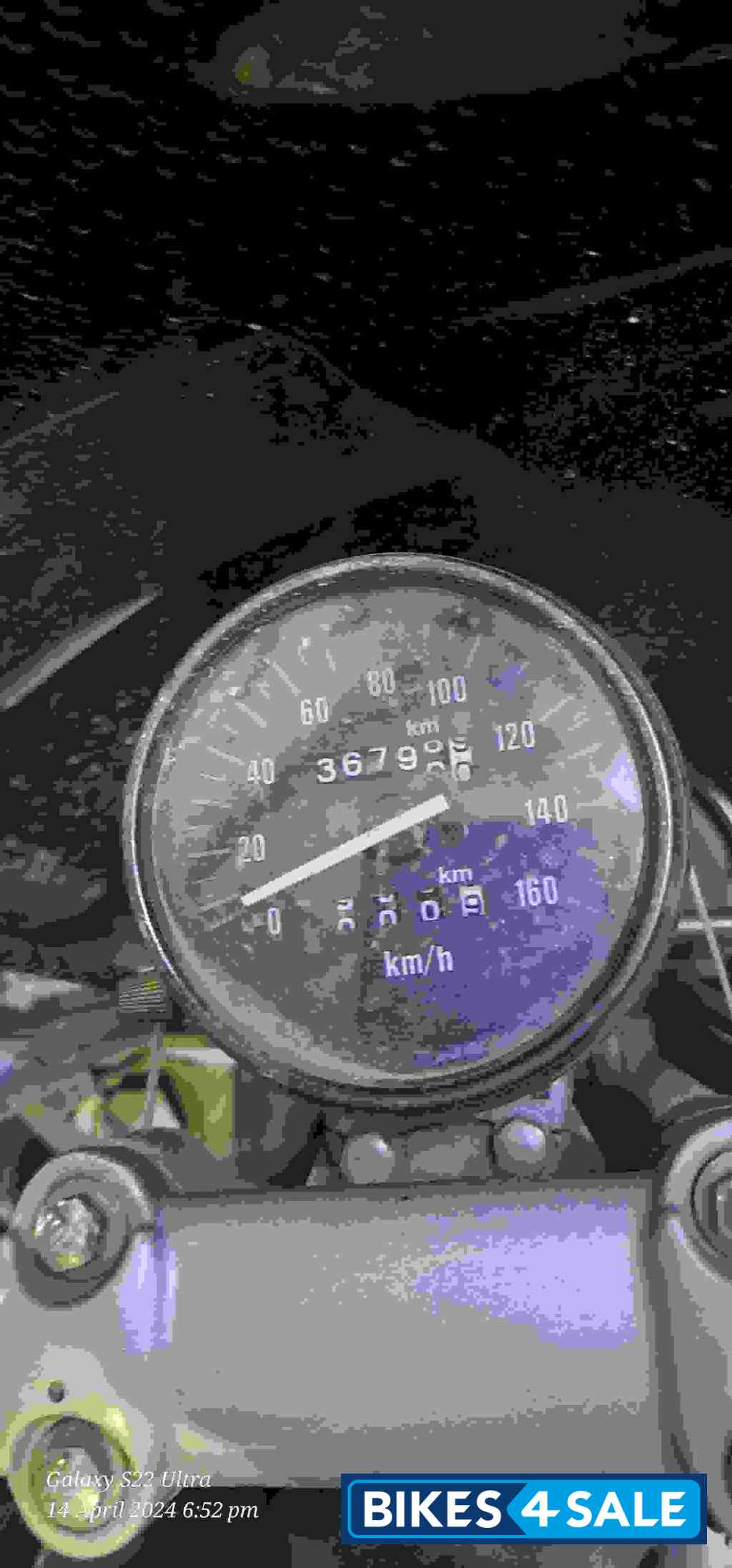 Blue Bajaj Avenger 220 DTS-i Blue Bajaj Avenger 220 DTS-i