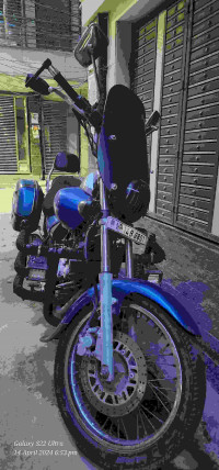 Blue Bajaj Avenger 220 DTS-i