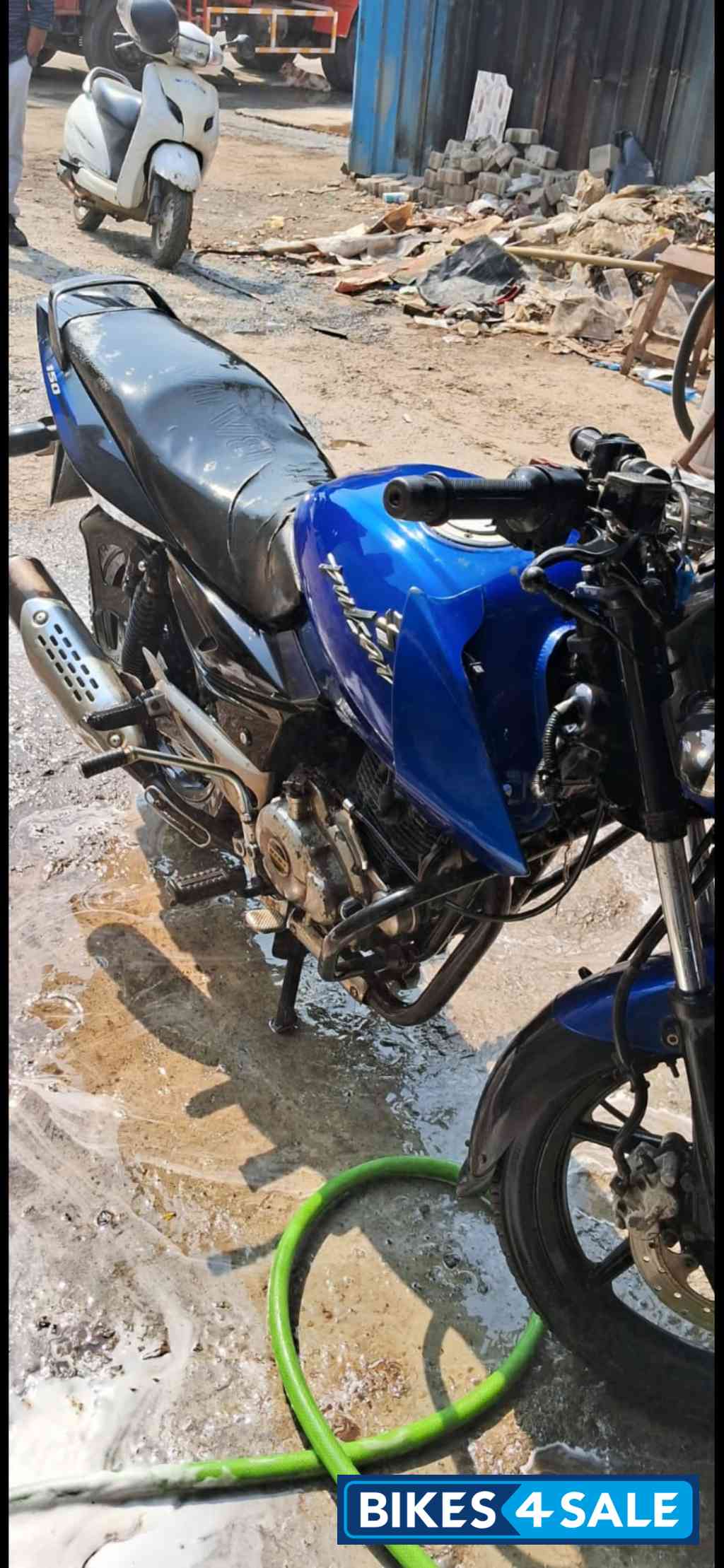 Blue Bajaj Pulsar 150 Blue Bajaj Pulsar 150