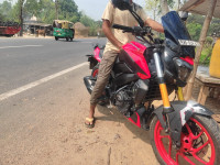 Red Bajaj Dominar 250