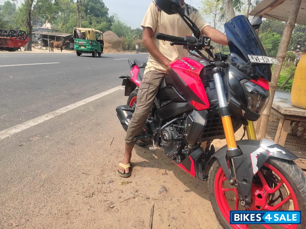 Red Bajaj Dominar 250