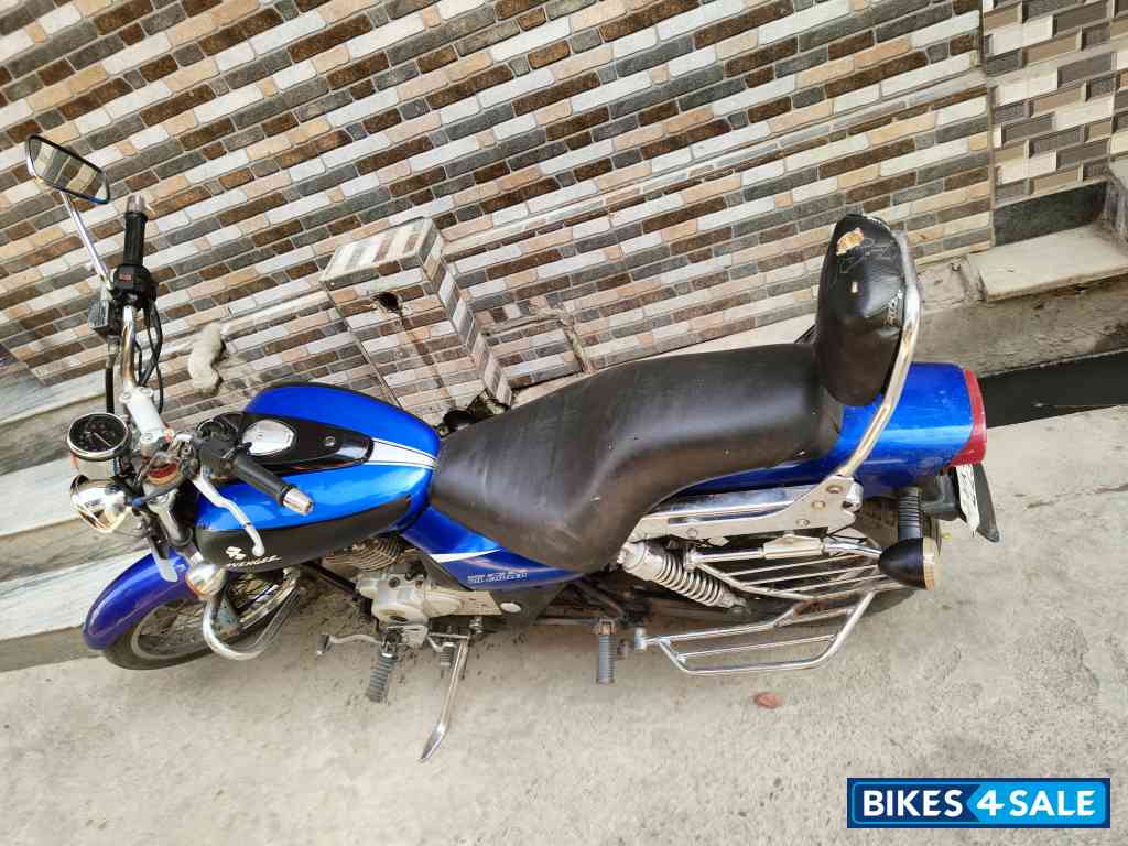 Bajaj Avenger 200 DTS-i
