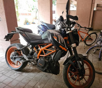 Black KTM Duke 390