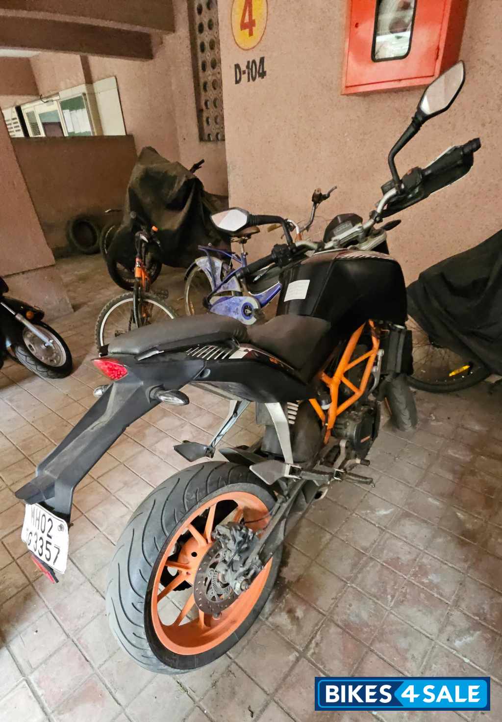 Black KTM Duke 390