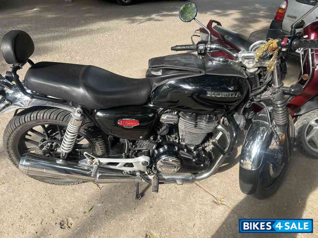 Black Honda Hness CB350 DLX