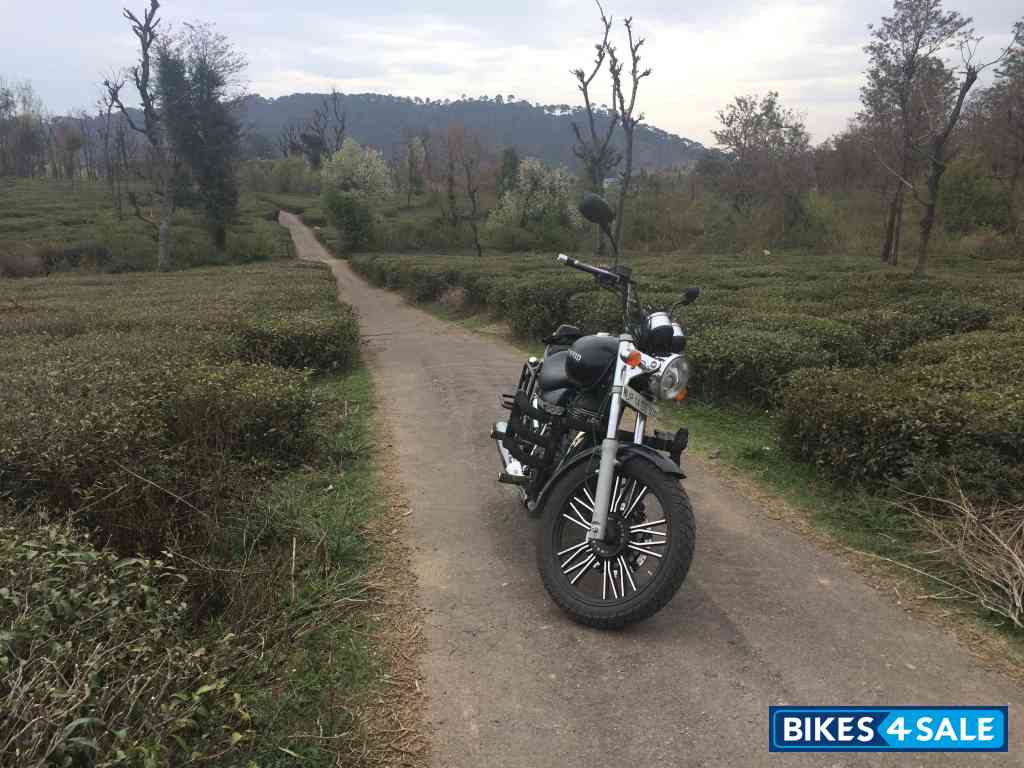Black Royal Enfield Thunderbird 350