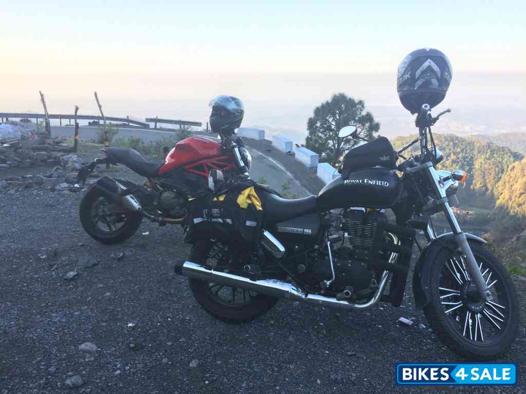 Black Royal Enfield Thunderbird 350