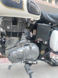 White Royal Enfield Classic 350