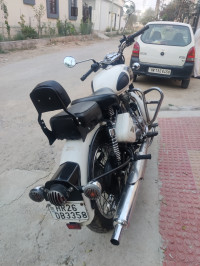 White Royal Enfield Classic 350