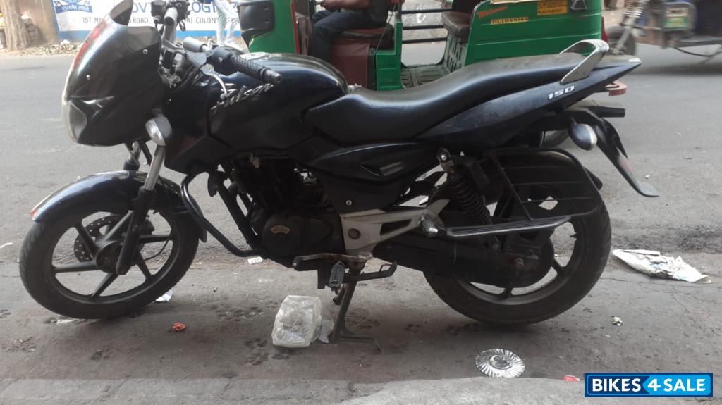 Black Bajaj Pulsar 150 DTSi