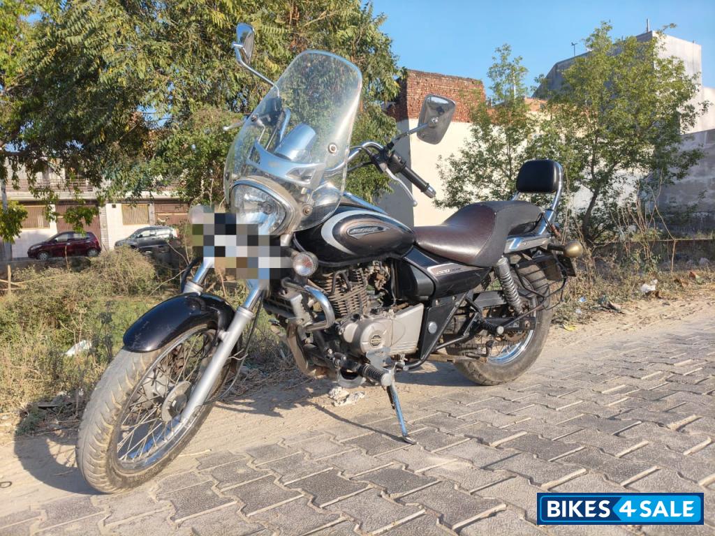 Bajaj Avenger 220 DTS-i