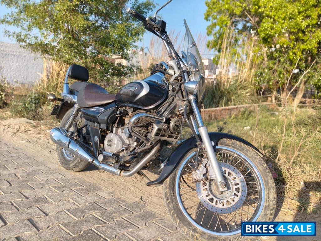 Bajaj Avenger 220 DTS-i