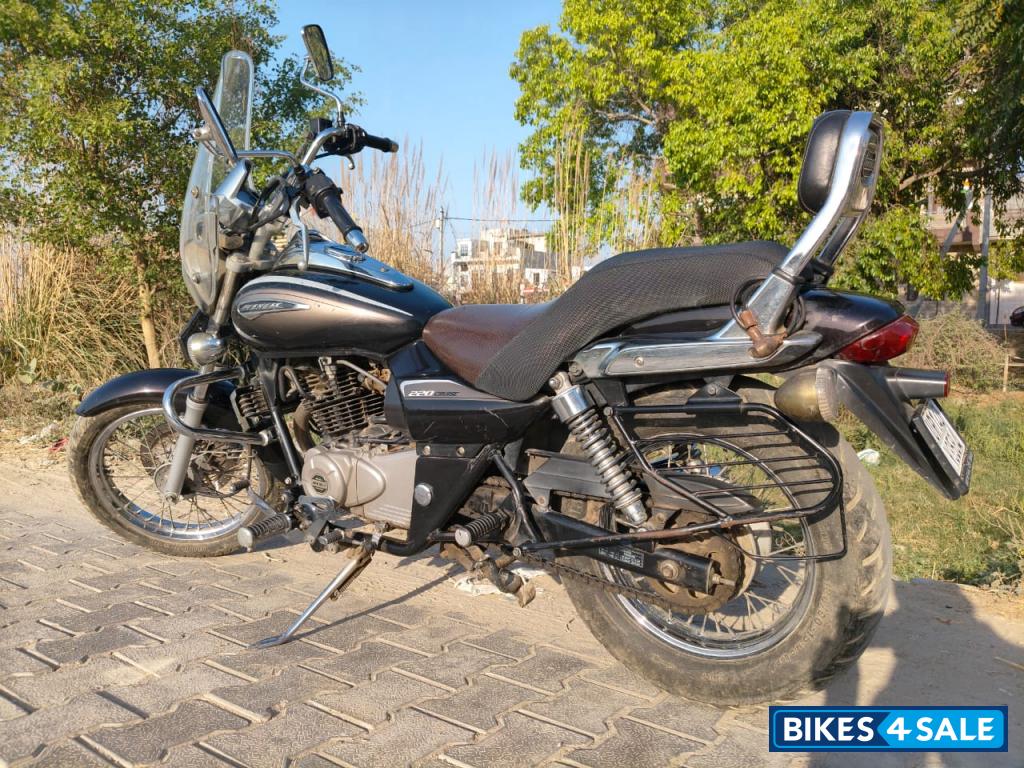 Bajaj Avenger 220 DTS-i