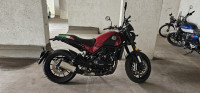 Red Benelli Leoncino 500 BS6
