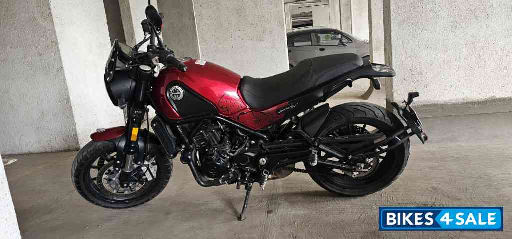 Red Benelli Leoncino 500 BS6