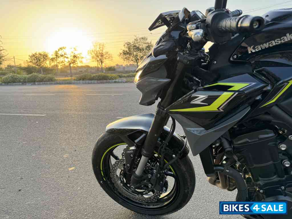 Black Kawasaki Z900 2024