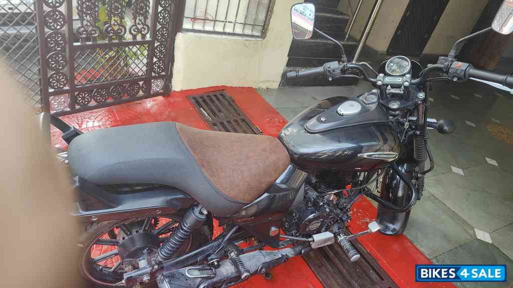 Bajaj Avenger Street 180