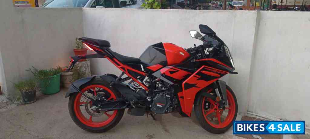 Orange Black KTM RC 200 2024