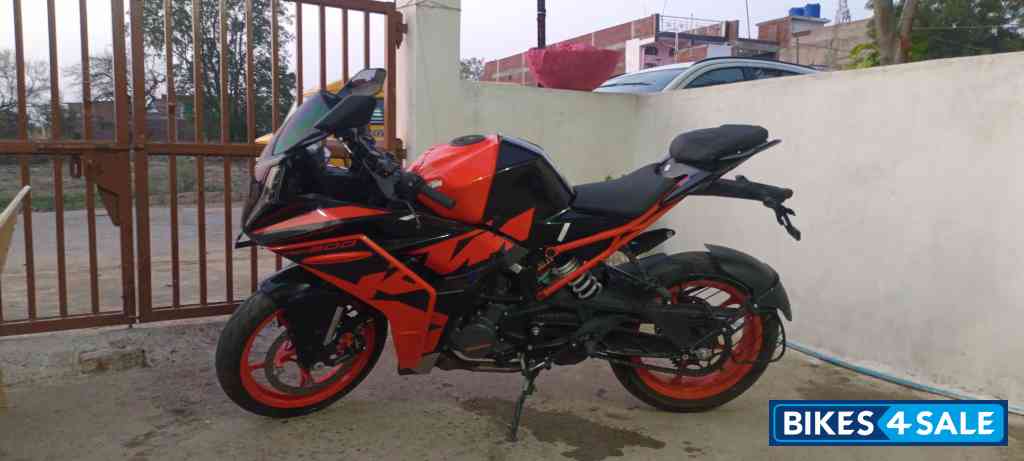 Orange Black KTM RC 200 2024