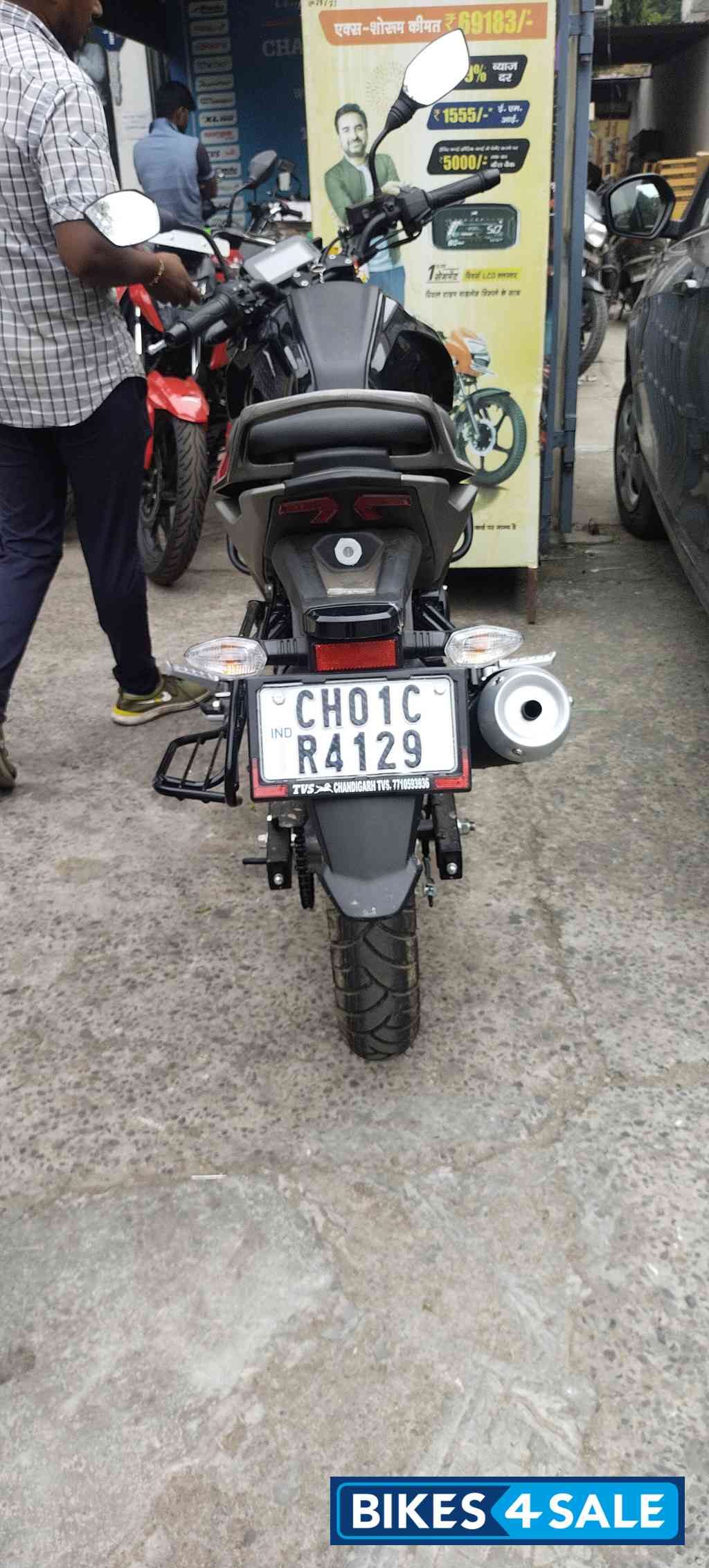 Wicked Black TVS Raider 125