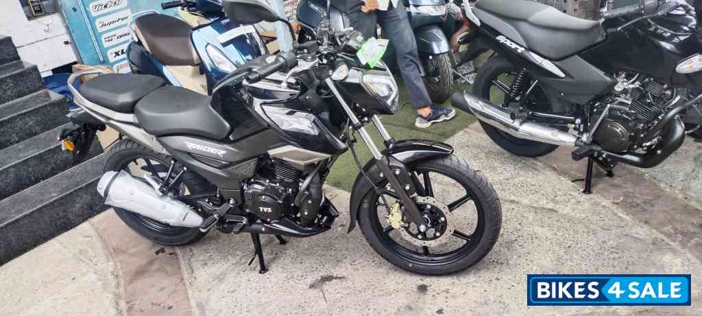 Wicked Black TVS Raider 125